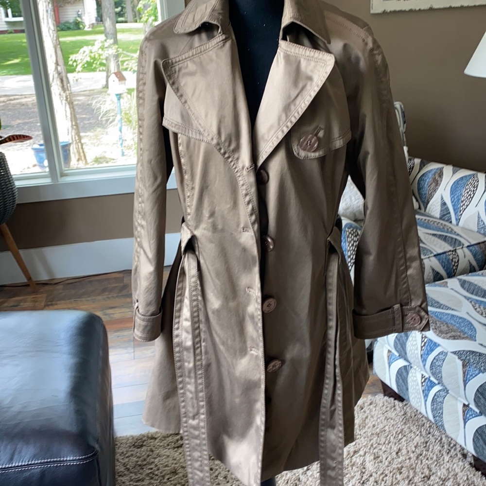 Jessica Simpson’s women’s trenchcoat